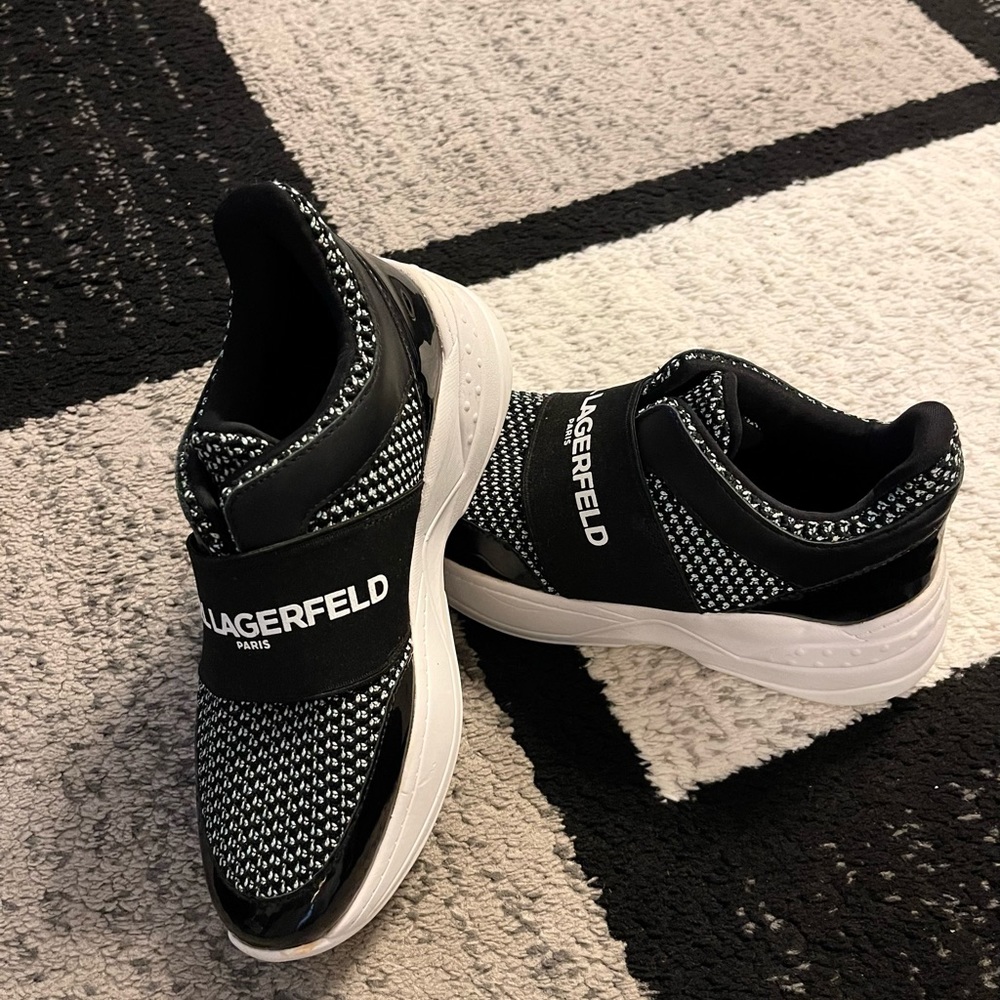 Karl Lagerfeld: Women's Black Zaidee Slip On Sneaker WITHOUT BOX
